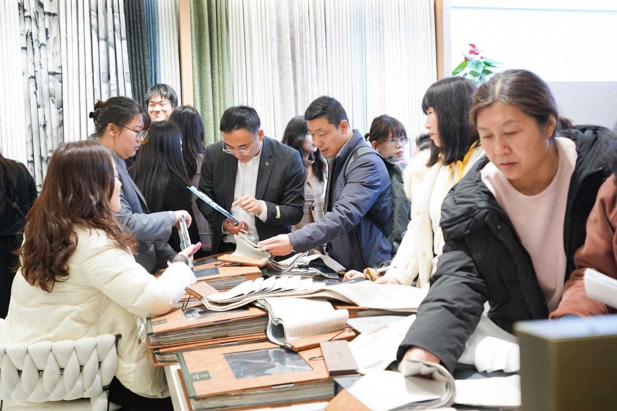 智造織就未來，錦韻潮動全球！2025海寧春季家博會今日啟幕