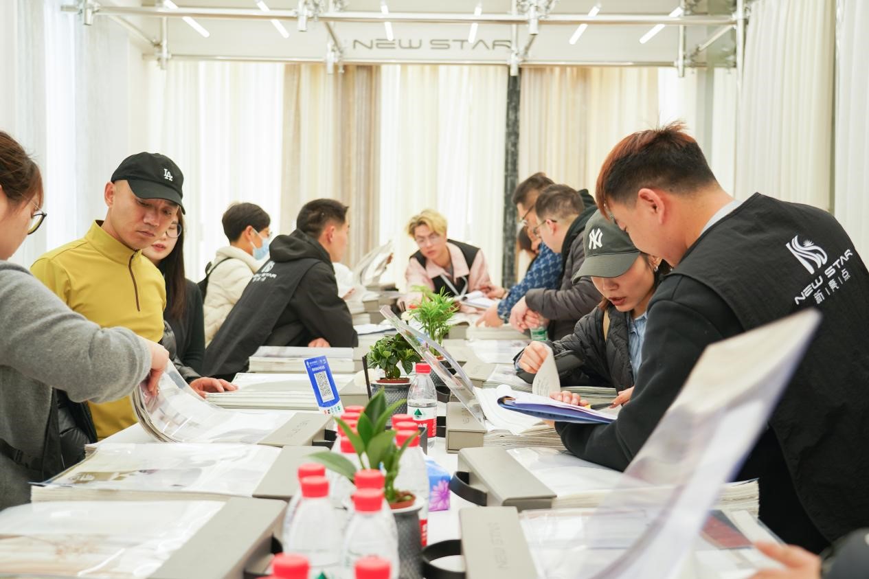 智造織就未來，錦韻潮動全球！2025海寧春季家博會今日啟幕