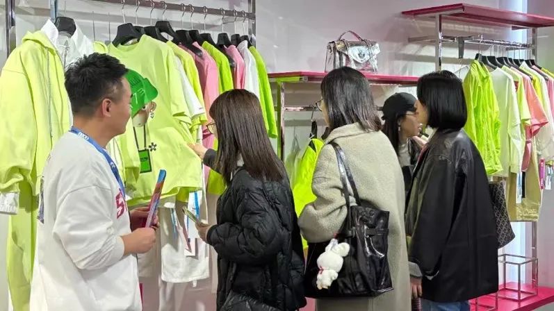 銀基廣場攜六大原創(chuàng)品牌亮相CHIC2025（春季），展現(xiàn)中部地區(qū)時尚力量