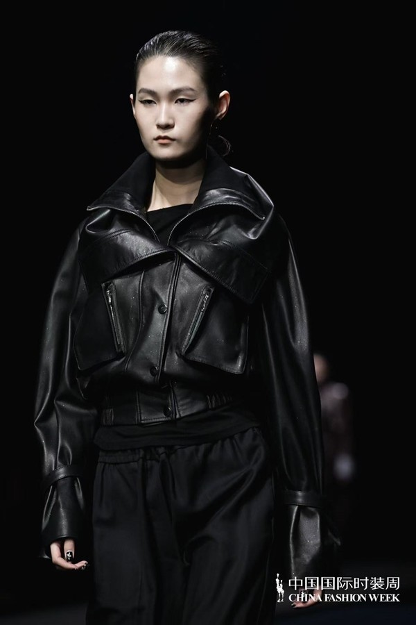 胡瑩瑩的精神內(nèi)核&ldquo;ARTEMIS&middot;自由悅己&rdquo;  設(shè)計師品牌Y2FREEDOM秋冬系列北京綻放