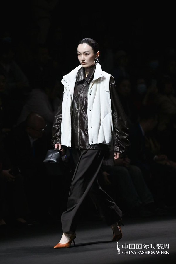 胡瑩瑩的精神內(nèi)核&ldquo;ARTEMIS&middot;自由悅己&rdquo;  設(shè)計師品牌Y2FREEDOM秋冬系列北京綻放