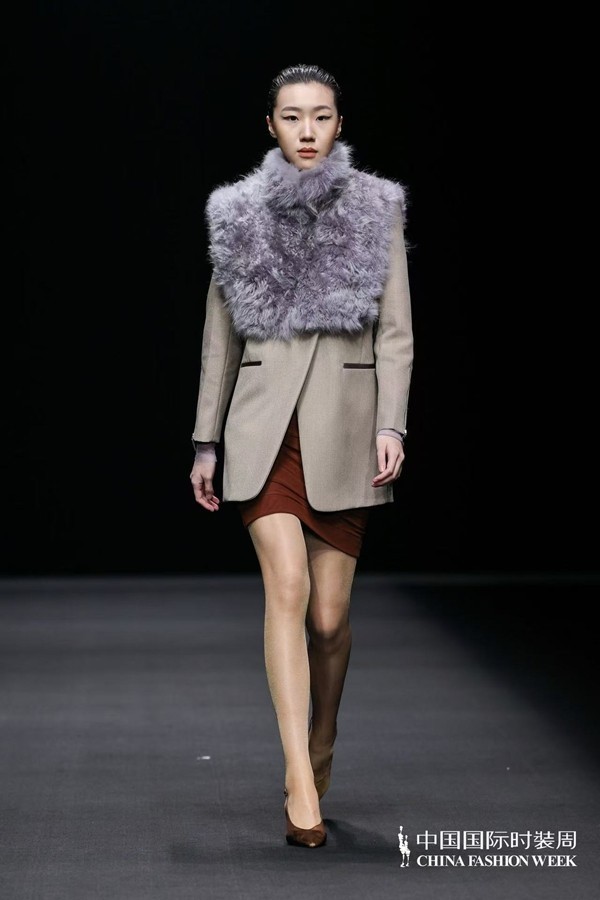 胡瑩瑩的精神內(nèi)核&ldquo;ARTEMIS&middot;自由悅己&rdquo;  設(shè)計師品牌Y2FREEDOM秋冬系列北京綻放