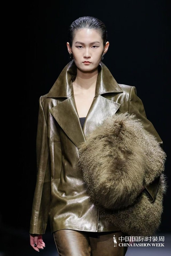胡瑩瑩的精神內(nèi)核&ldquo;ARTEMIS&middot;自由悅己&rdquo;  設(shè)計師品牌Y2FREEDOM秋冬系列北京綻放