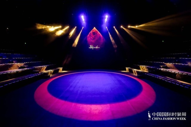 胡瑩瑩的精神內(nèi)核&ldquo;ARTEMIS&middot;自由悅己&rdquo;  設(shè)計師品牌Y2FREEDOM秋冬系列北京綻放