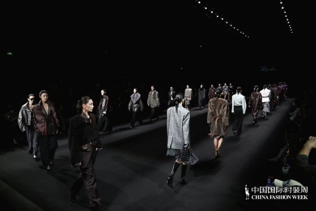 胡瑩瑩的精神內(nèi)核&ldquo;ARTEMIS&middot;自由悅己&rdquo;  設(shè)計師品牌Y2FREEDOM秋冬系列北京綻放