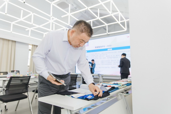 挖掘創(chuàng)新人才，激發(fā)產(chǎn)業(yè)活力！&ldquo;第十屆（2025年）十佳紡織面料設(shè)計師及培養(yǎng)先進單位評選&rdquo;評審會于柯橋舉行