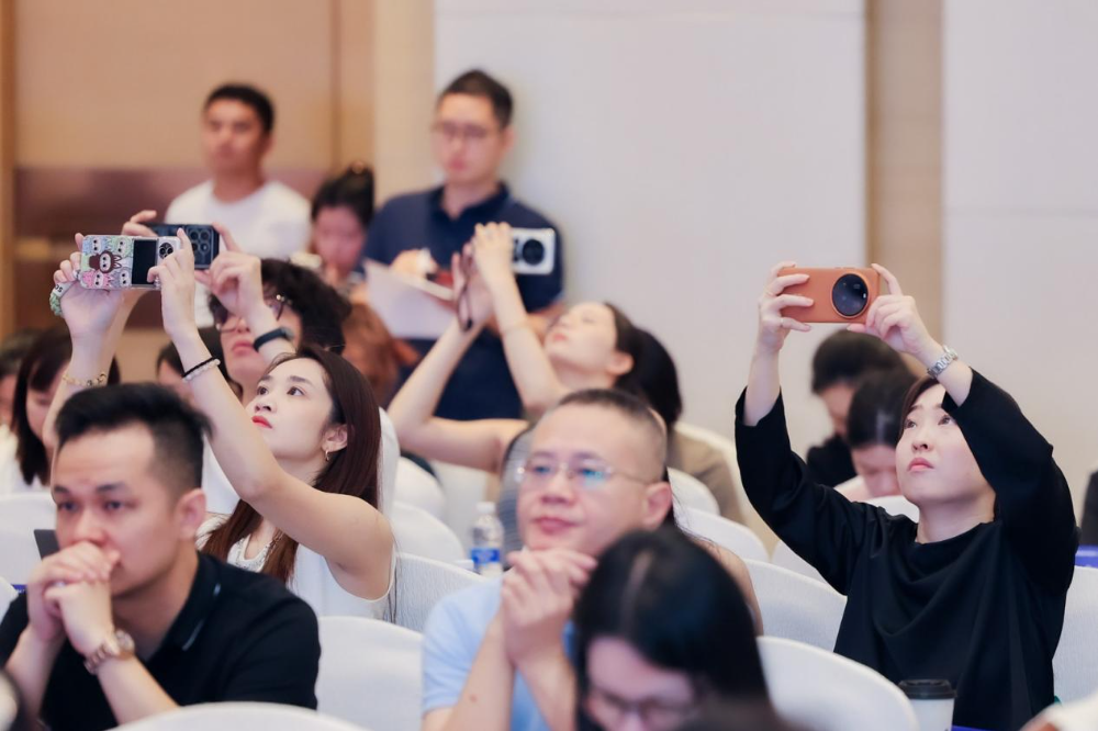 雙輪驅(qū)動產(chǎn)業(yè)躍遷：AI技術(shù)重塑紡織價值鏈，海珠宣言開啟新紀元