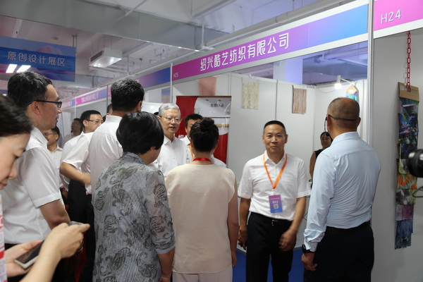  中華紡織網(wǎng)面輔料展區(qū)成功舉辦推介會，新材料、新工藝 助力興城泳裝產(chǎn)業(yè)升級
