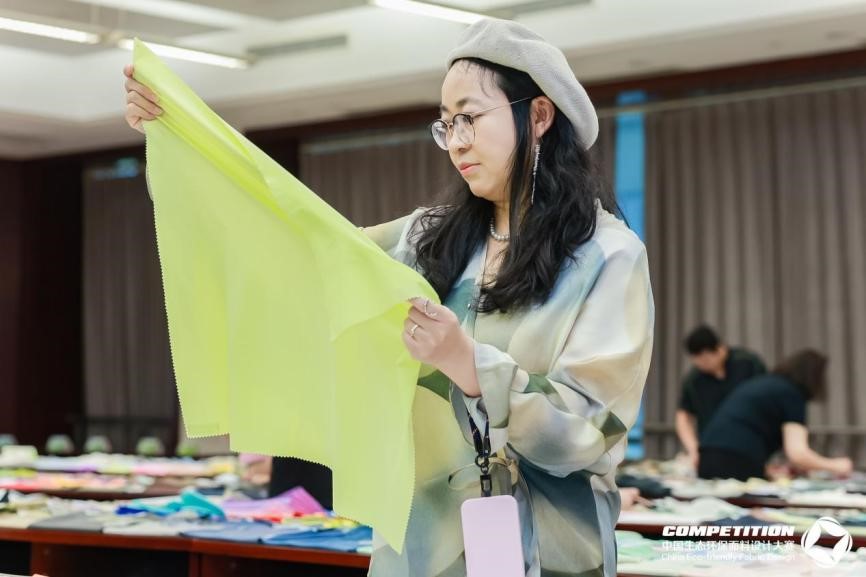 2800款面料&ldquo;綠動時尚&rdquo;，2025第八屆中國生態(tài)環(huán)保面料設計大賽評審會在盛澤舉辦！
