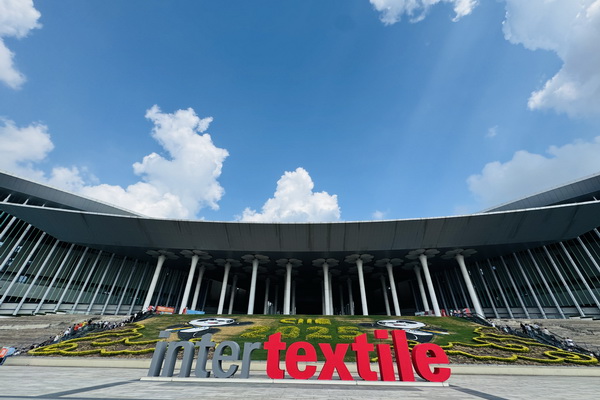 40余家石家莊紡服企業(yè)齊聚滬上，成為中紡聯(lián)秋季聯(lián)展上靚麗的風景線