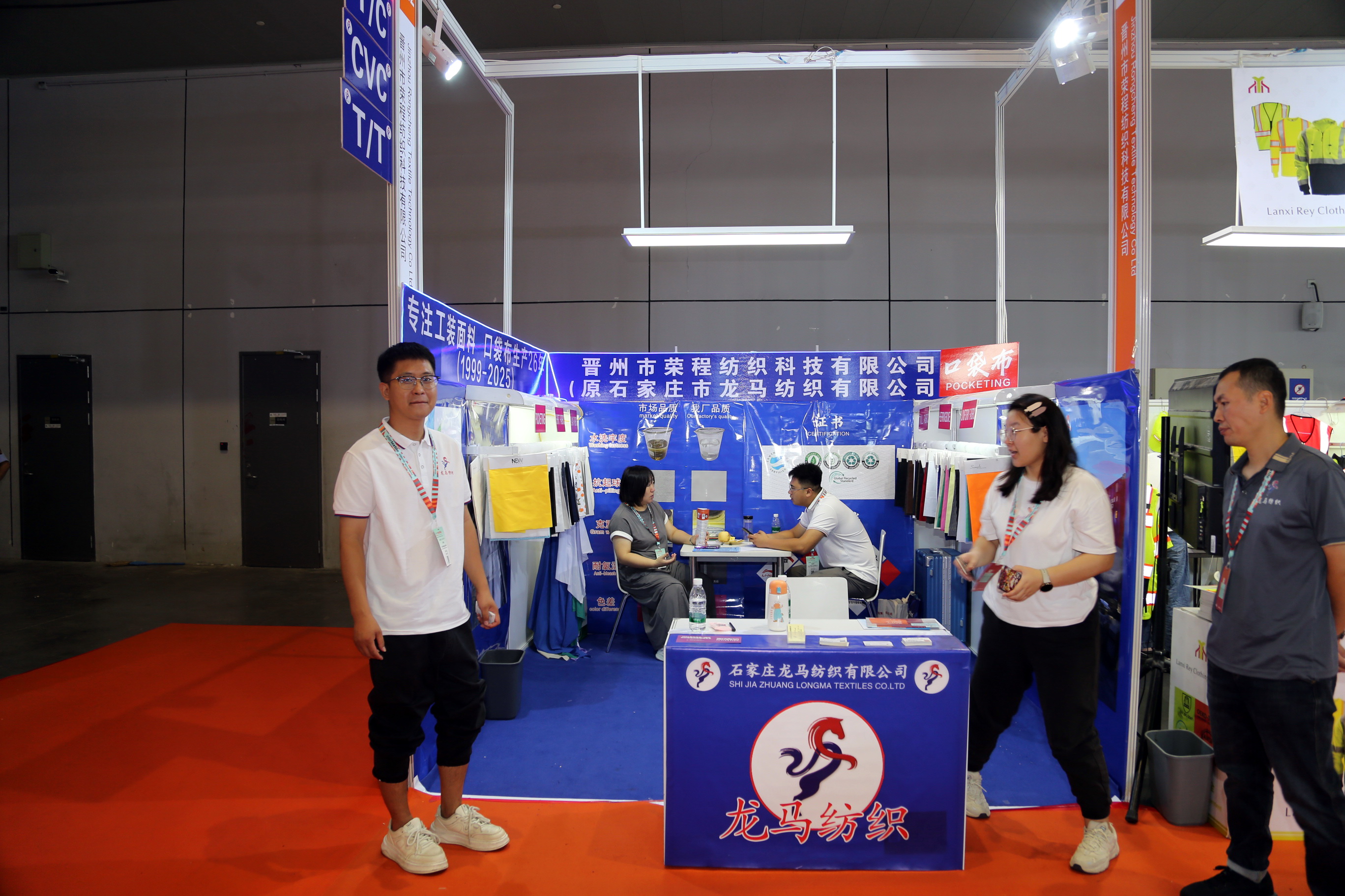 40余家石家莊紡服企業(yè)齊聚滬上，成為中紡聯(lián)秋季聯(lián)展上靚麗的風景線