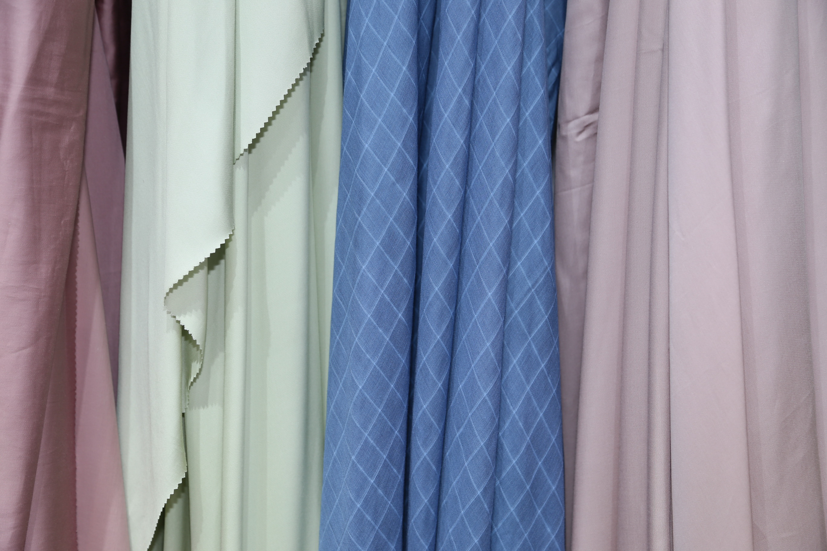 40余家石家莊紡服企業(yè)齊聚滬上，成為中紡聯(lián)秋季聯(lián)展上靚麗的風景線