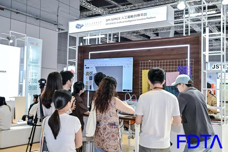 從數(shù)據(jù)決策到虛擬織布，數(shù)字時(shí)尚創(chuàng)新空間貫通紡織全鏈數(shù)智升級(jí)！