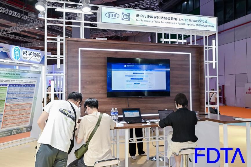 從數(shù)據(jù)決策到虛擬織布，數(shù)字時(shí)尚創(chuàng)新空間貫通紡織全鏈數(shù)智升級(jí)！
