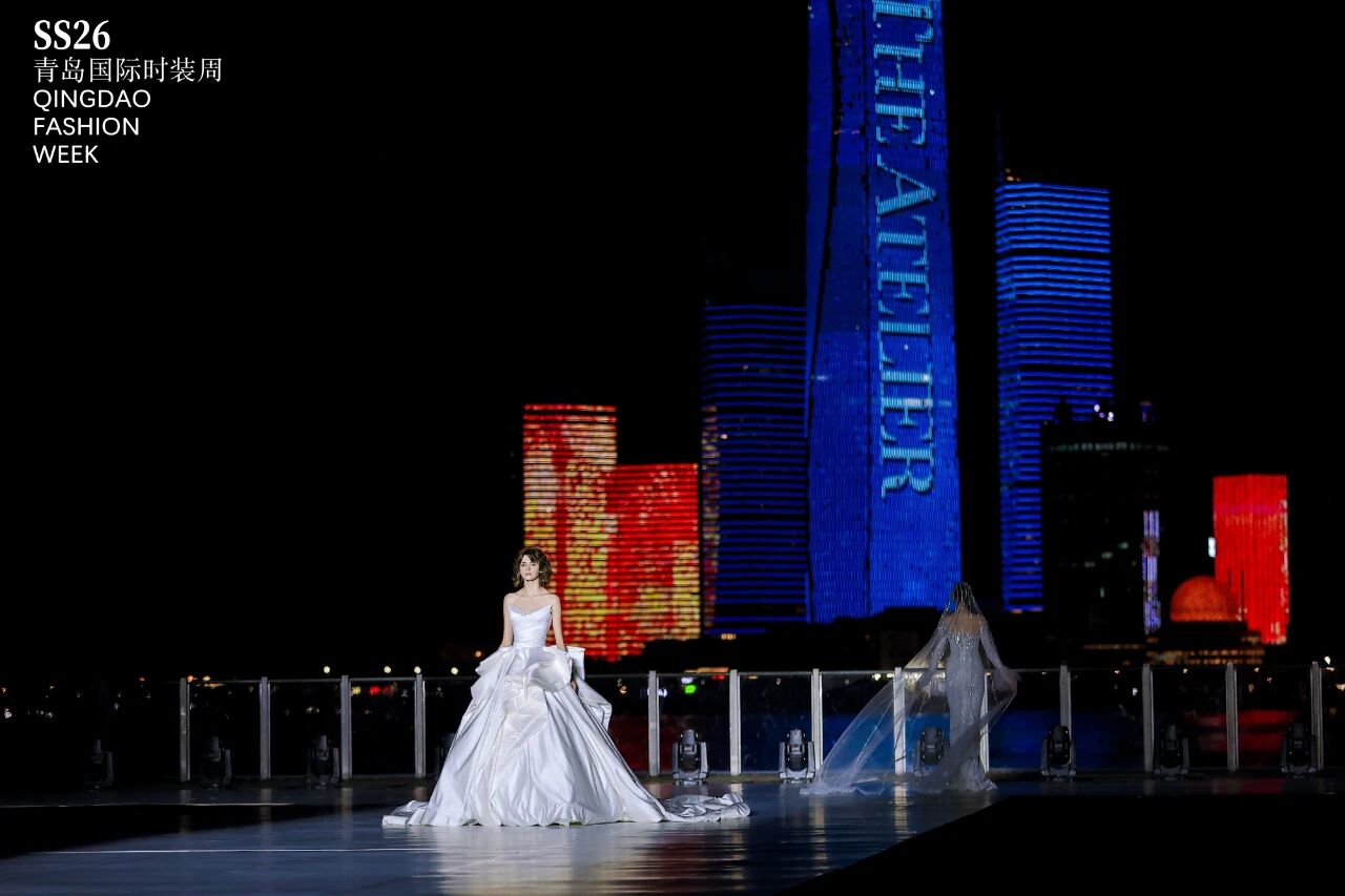 潮涌浮山灣畔 時尚綺夢啟航--2025中國（青島）國際時裝周盛大啟幕！