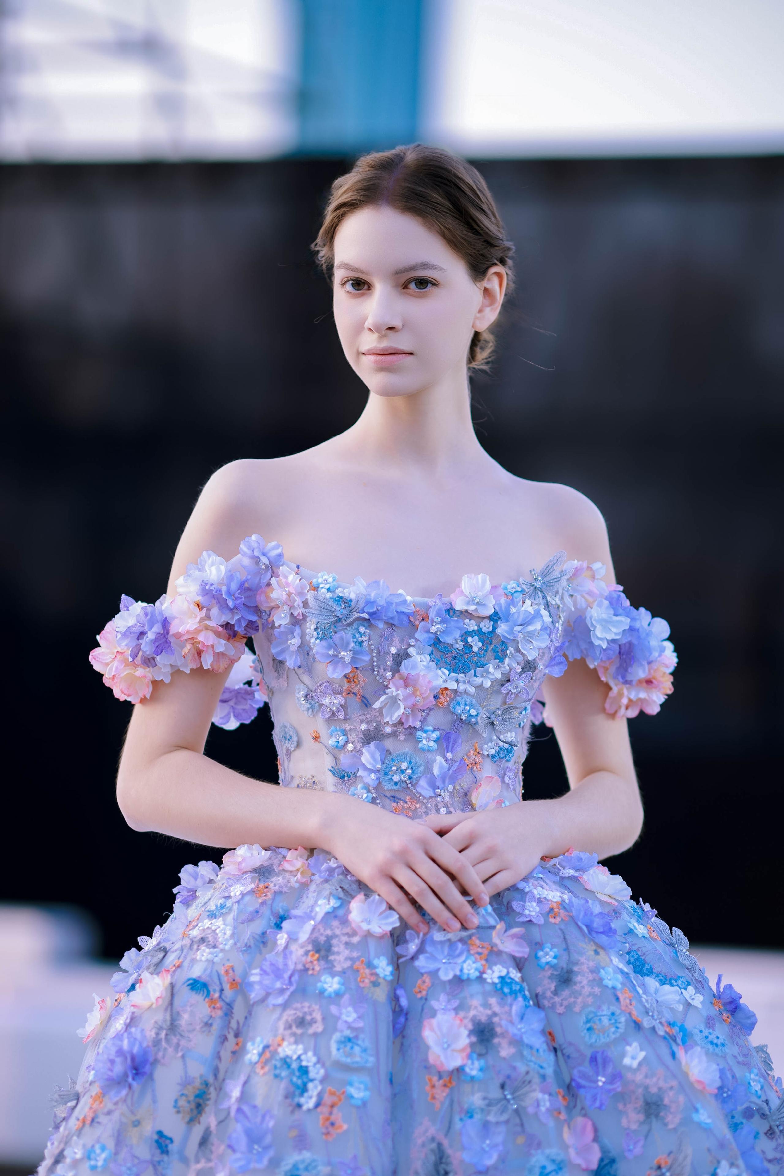 潮涌浮山灣畔 時尚綺夢啟航--2025中國（青島）國際時裝周盛大啟幕！