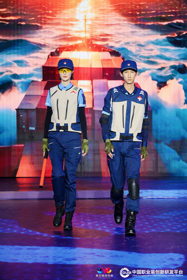 聚焦全民國(guó)防教育作訓(xùn)服與海上功能服，第二屆中國(guó)職業(yè)裝創(chuàng)新大會(huì)在青島啟幕