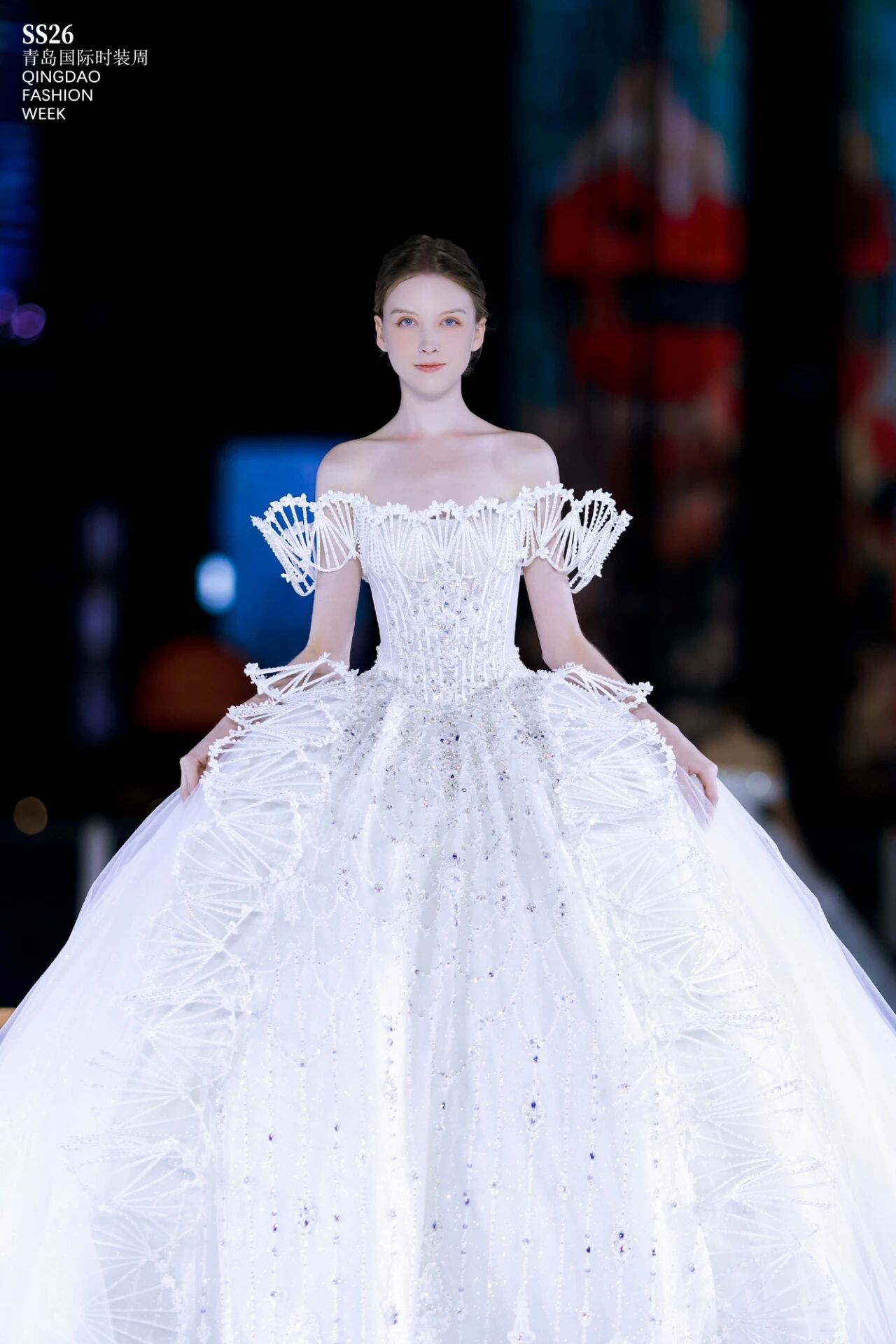 潮涌浮山灣畔 時尚綺夢啟航--2025中國（青島）國際時裝周盛大啟幕！