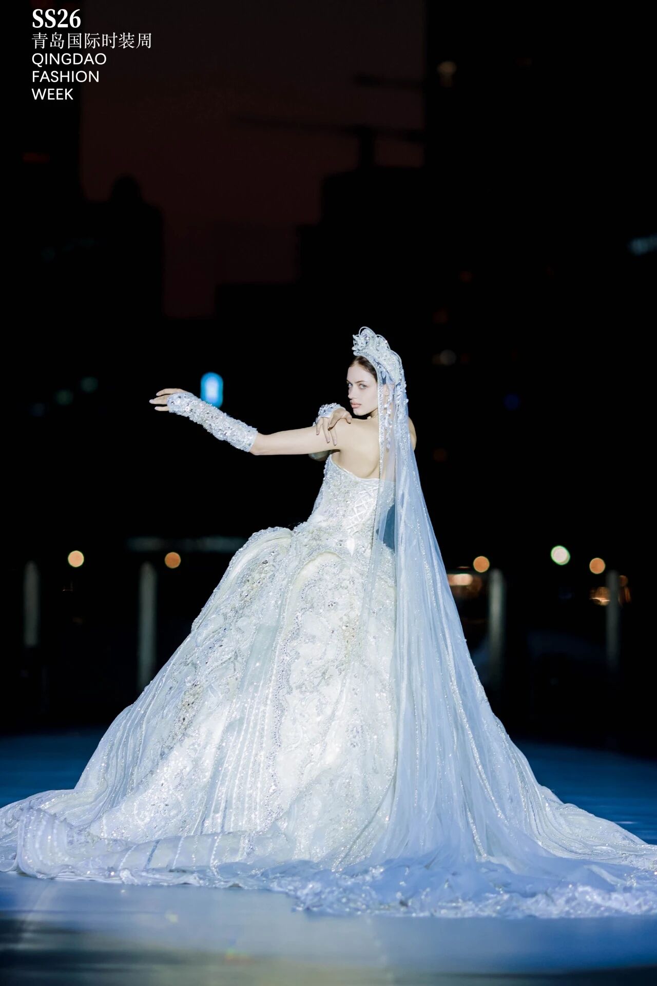 潮涌浮山灣畔 時尚綺夢啟航--2025中國（青島）國際時裝周盛大啟幕！