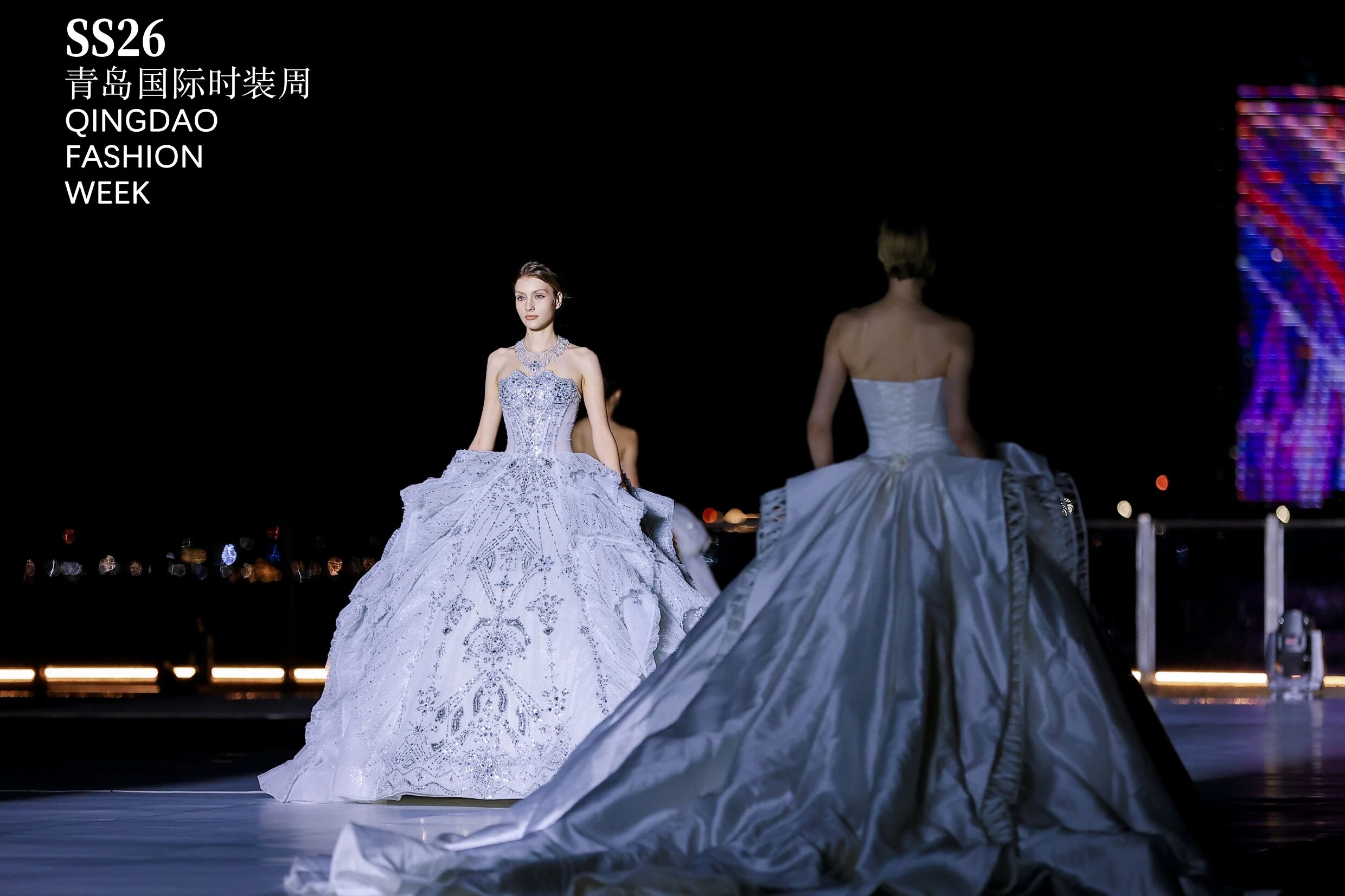 潮涌浮山灣畔 時尚綺夢啟航--2025中國（青島）國際時裝周盛大啟幕！