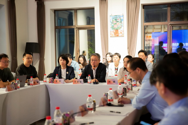  共繪時(shí)尚新藍(lán)圖--&ldquo;2025青島時(shí)尚產(chǎn)業(yè)峰會(huì)&rdquo;圓滿舉行