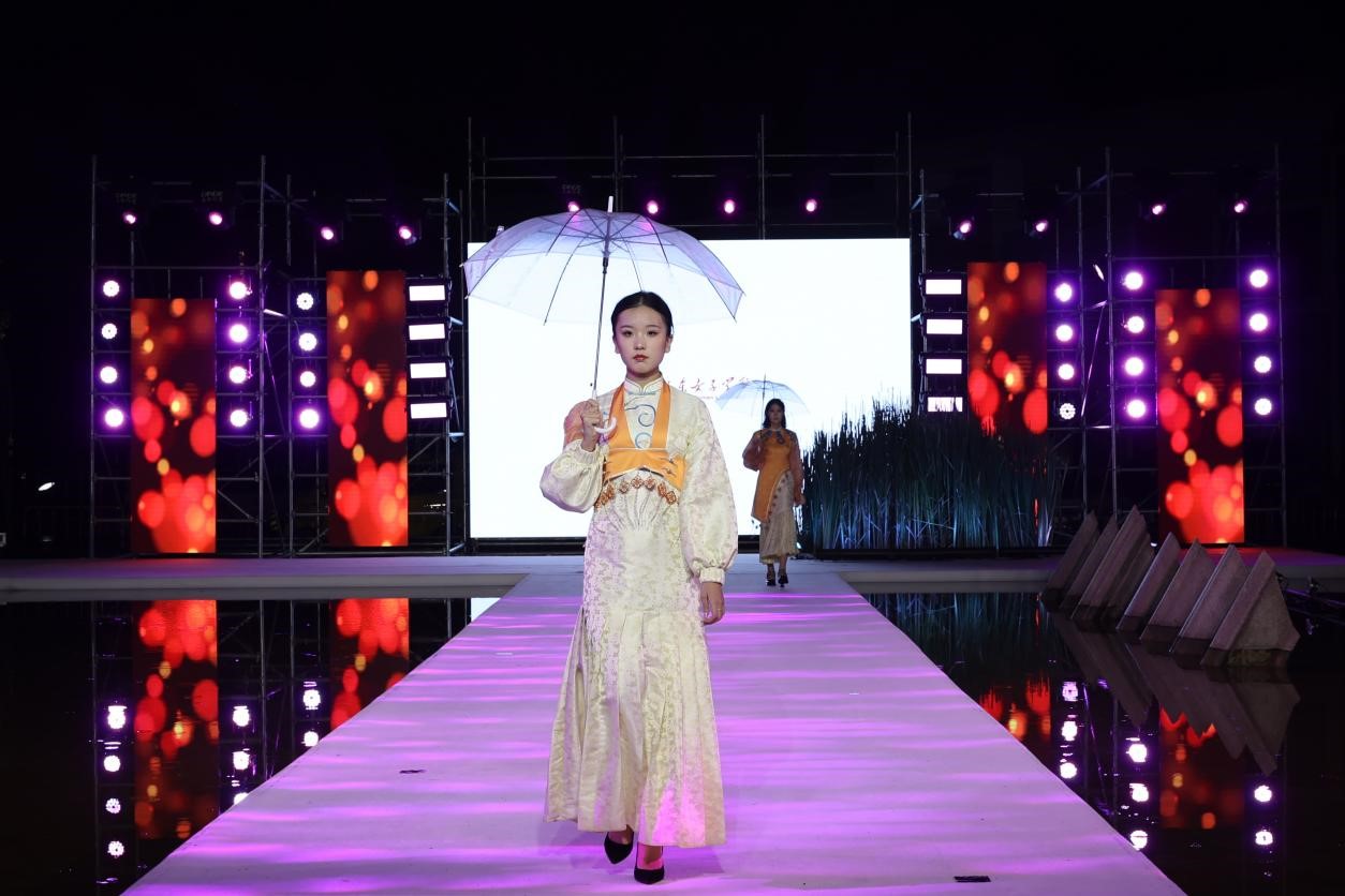 &ldquo;華秀&rdquo;璀璨，紡織谷變身老城區(qū)時尚秀場