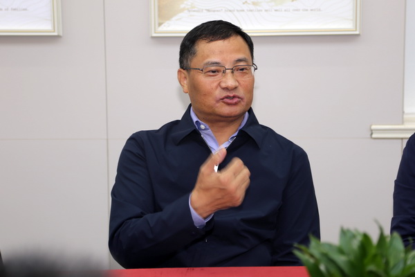 中國紡織品進出口商會曹甲昌會長一行來青調(diào)研家紡行業(yè)