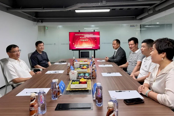 中國(guó)紡織品進(jìn)出口商會(huì)曹甲昌會(huì)長(zhǎng)出席廣交會(huì)相關(guān)活動(dòng)并調(diào)研企業(yè)