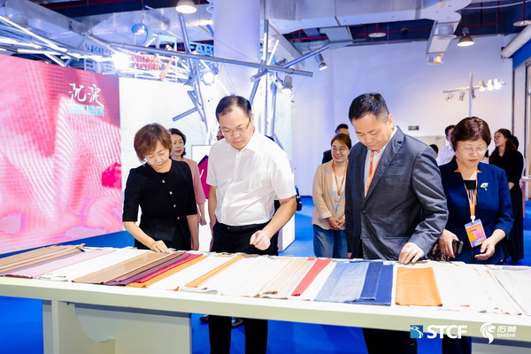 功能科技&ldquo;刷屏&rdquo;海博會！FabricsChina時尚與科技創(chuàng)新產(chǎn)品在石獅發(fā)布