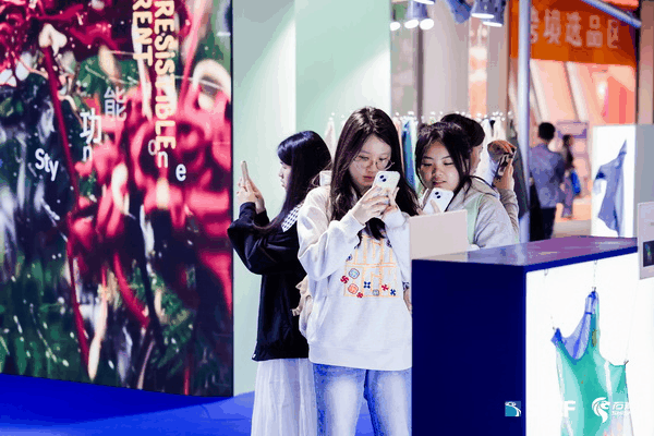 功能科技&ldquo;刷屏&rdquo;海博會！FabricsChina時尚與科技創(chuàng)新產(chǎn)品在石獅發(fā)布